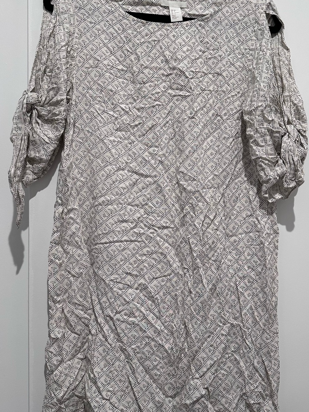 H&M White and Black Patterned Split-Sleeve Dress